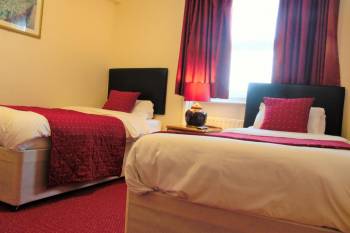 Twin Room with Private Bathroom9