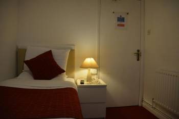 Single Room with Shared Bathroom9