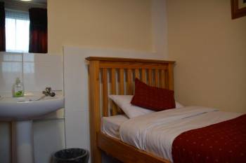 Single Room with Shared Bathroom11