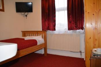 Single Room with Shared Bathroom12