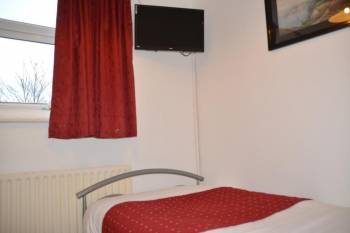 Single Room with Shared Bathroom14