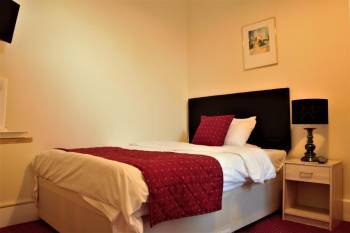 Single Room with Private Bathroom1
