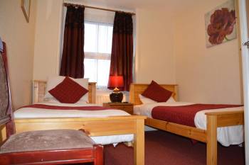 Twin Room with Private Bathroom6