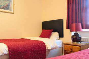 Twin Room with Private Bathroom8